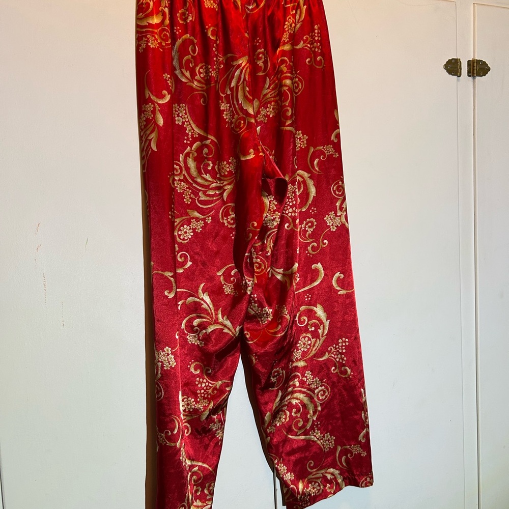 Morgan Taylor Red Satin Pajama Set with Gold Paisley Motif - Picture 7 of 11
